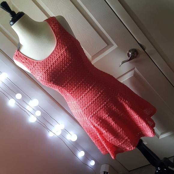 DRESS *NEW* - Picture 3 of 6
